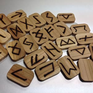 ルーン占いとは｜ルーン文字と占いは関係あるの？